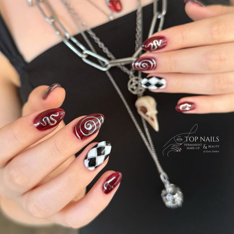 Schwarz-rotes Design mit Schachbrett – Top Nails Bautzen