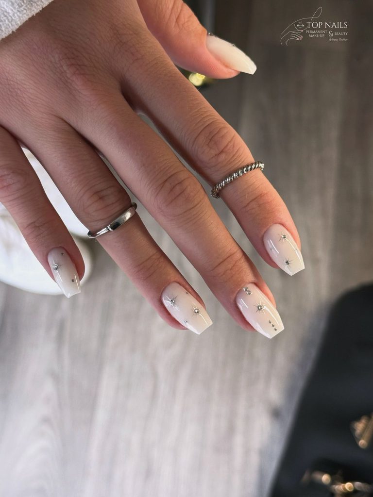 Nude-Nägel mit feinem Design – Top Nails Bautzen