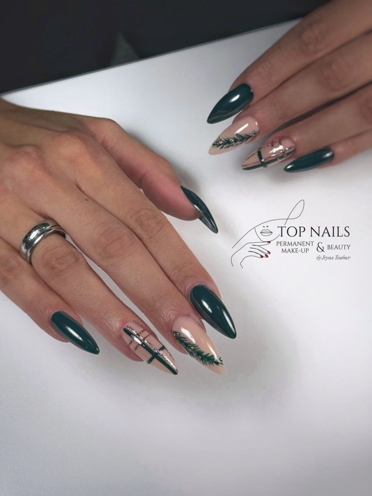 Dunkelgrün mit Gold-Design – Top Nails Bautzen