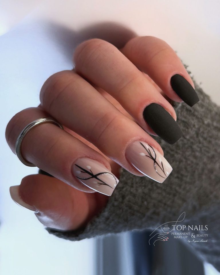Dunkelgrün matt mit Linien – Top Nails Bautzen