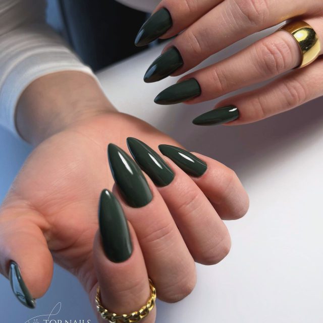 Dunkelgrüne Mandelnägel – Top Nails Bautzen
