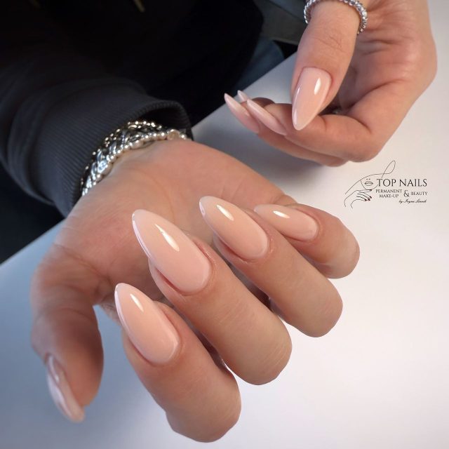Lange Nude-Nägel – Top Nails Bautzen
